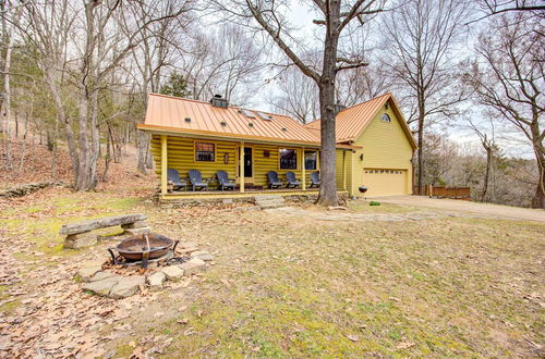 Foto 1 - Secluded Beaver Lake Cabin w/ Private Dock