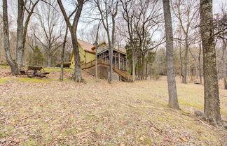 Foto 3 - Secluded Beaver Lake Cabin w/ Private Dock