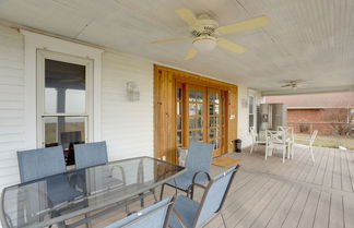 Photo 2 - Spacious Lakefront House w/ Backyard Fire Pit