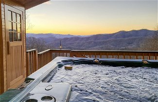 Foto 1 - Smoky Mountain Cabin w/ Hot Tub & Views