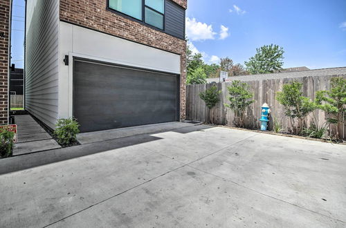 Photo 28 - Stylish Home: Balcony < 2 Mi to The Galleria