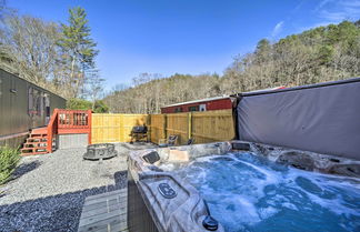 Foto 1 - Smoky Mountain Vacation Rental w/ Hot Tub + Kayaks