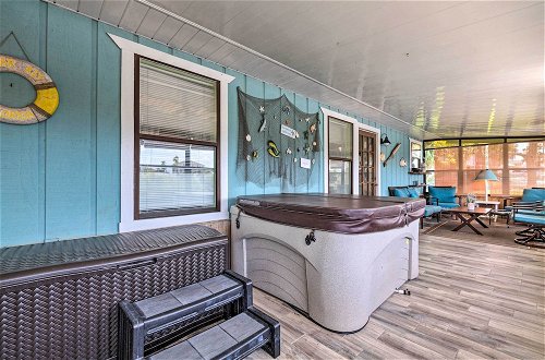 Foto 27 - Waterfront Hernando Beach Home w/ Dock & Hot Tub