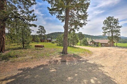 Foto 19 - Cozy Conifer Cabin w/ Mtn Views on 100 Acres