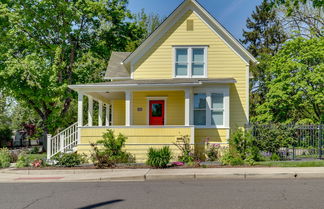 Foto 1 - Historic & Charming Salem Home W/mill Creek Views