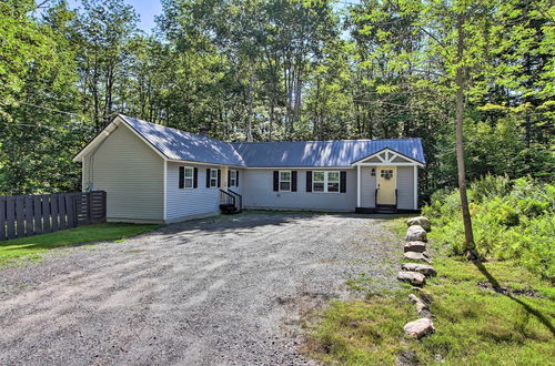 Photo 11 - Stylish Mountain Home Near Ski, Golf + Manchester