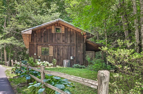 Foto 7 - Creekside Smoky Mountain Paradise < 1 Mi to Hiking