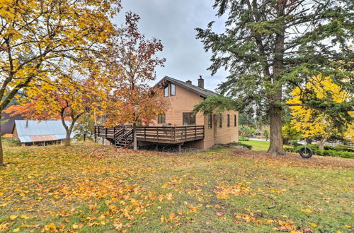 Foto 26 - Serene Lakeside Hideaway w/ Deck in Downtown