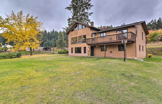 Photo 1 - Serene Lakeside Hideaway w/ Deck in Downtown