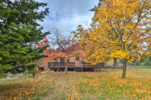 Foto 13 - Serene Lakeside Hideaway w/ Deck in Downtown