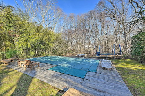 Photo 18 - Hamptons Vacation Rental w/ Seasonal Pool