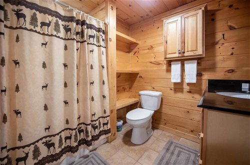 Photo 27 - Ricks Retreat-log Cabin Near Blue Ridge hot tub