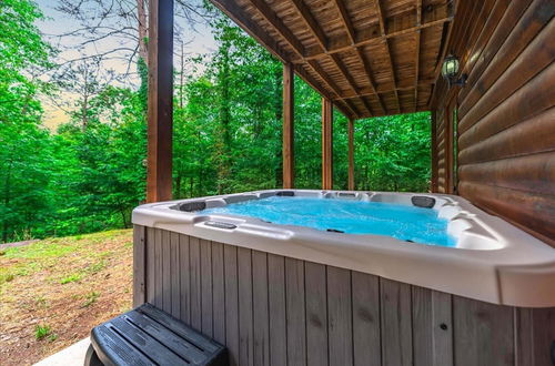 Photo 4 - Ricks Retreat-log Cabin Near Blue Ridge hot tub