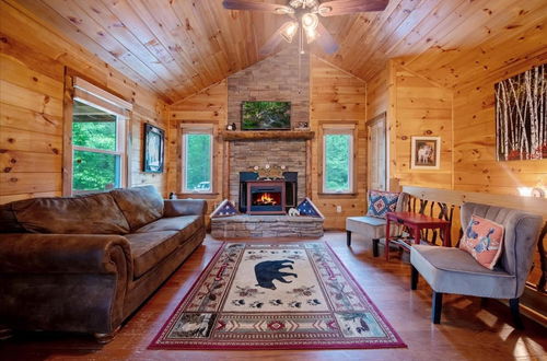 Photo 2 - Ricks Retreat-log Cabin Near Blue Ridge hot tub