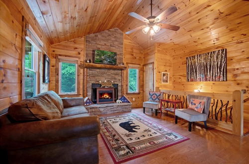 Photo 7 - Ricks Retreat-log Cabin Near Blue Ridge hot tub