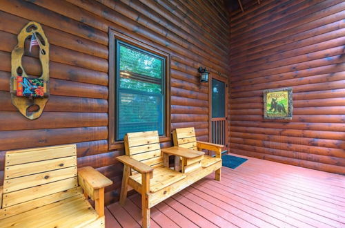 Photo 31 - Ricks Retreat-log Cabin Near Blue Ridge hot tub