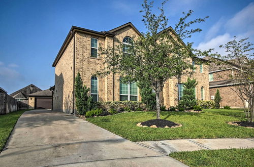 Foto 9 - Exquisite Katy Retreat w/ Yard + Theater Room