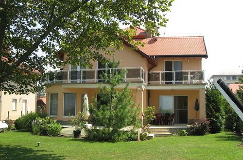 Photo 1 - Sunshine Beach House directly at the lake