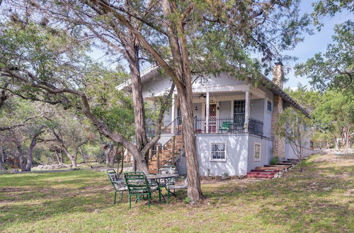 Foto 31 - Charming Canyon Lake Cottage w/ Pool & BBQ Pit