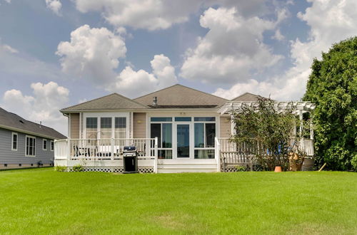 Foto 33 - Sunny Lewes Home w/ Sunroom, Deck & Pond View