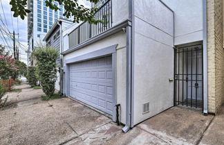 Photo 3 - Charming Montrose Townhome With Private Pool
