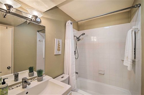 Foto 20 - Charming Montrose Townhome With Private Pool