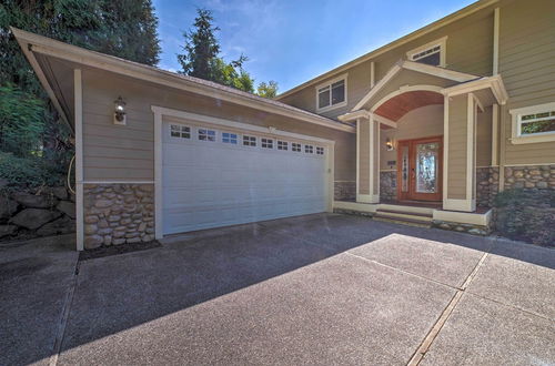 Photo 2 - Spacious Lake Stevens Home w/ Fire Pit, Patio