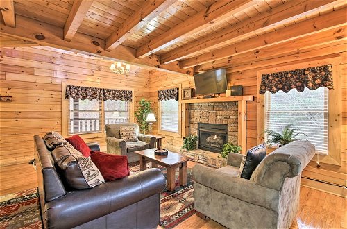 Foto 5 - Pigeon Forge Cabin w/ Hot Tub: 2 Mi to the Strip