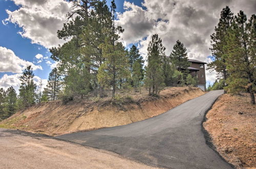 Photo 7 - Gorgeous Alton Cabin w/ Deck + Mountain Views