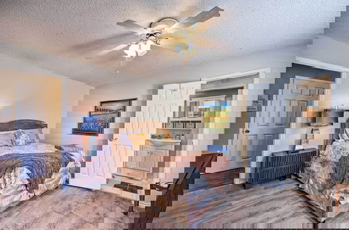 Foto 39 - Stunning Rogers Villa w/ Pond ~ 7 Mi to Lake