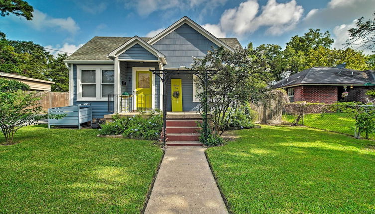 Foto 1 - Cozy Brenham Cottage w/ Private Patio & Yard