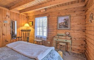 Photo 3 - Rustic Madison 'treehouse' Cabin With Game Room