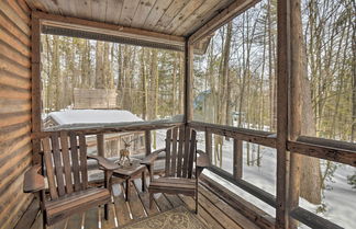 Photo 2 - Rustic Madison 'treehouse' Cabin With Game Room