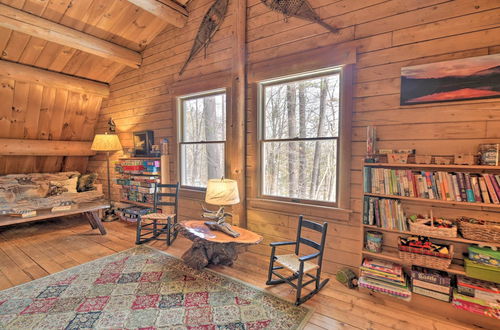 Photo 7 - Rustic Madison 'treehouse' Cabin With Game Room