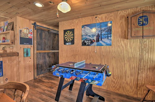 Photo 20 - Rustic Madison 'treehouse' Cabin With Game Room