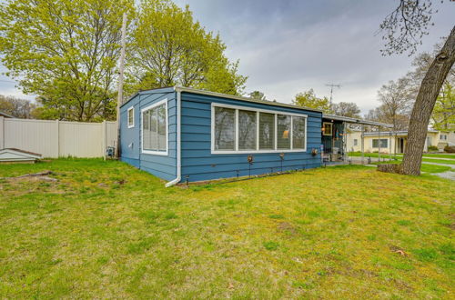 Photo 3 - Pet-friendly Caseville Cottage: Walk to Lake Huron