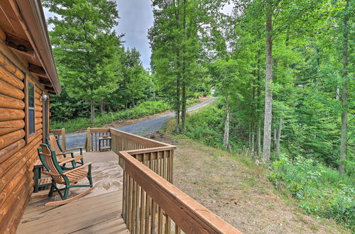 Foto 19 - Quaint Log Cabin w/ Views Near West Jefferson