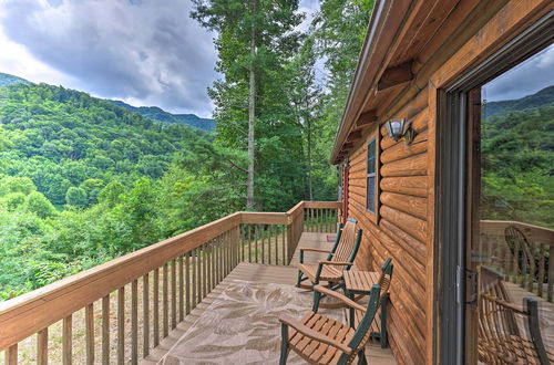 Foto 1 - Quaint Log Cabin w/ Views Near West Jefferson