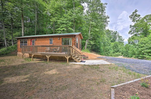 Foto 10 - Quaint Log Cabin w/ Views Near West Jefferson