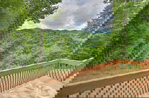 Foto 19 - Quaint Log Cabin w/ Views Near West Jefferson