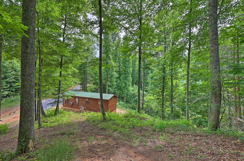 Foto 16 - Quaint Log Cabin w/ Views Near West Jefferson