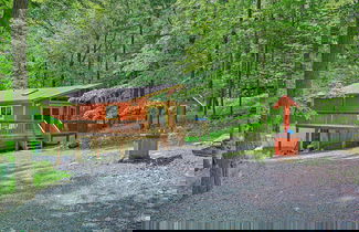 Foto 1 - Walk to Lake & Beach: Pocono Cabin w/ Fire Pit