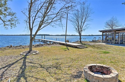 Foto 8 - Updated Waterfront Escape w/ Dock & Fire Pit