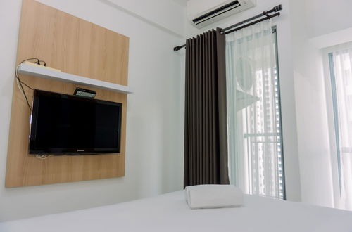 Foto 5 - Chic Studio Apartment M-Town Residence Near Summarecon Mall