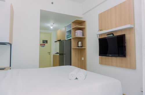 Photo 2 - Chic Studio Apartment M-Town Residence Near Summarecon Mall