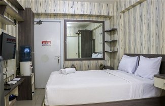 Photo 2 - Cozy And Enjoy Studio Room At Green Pramuka City Apartment
