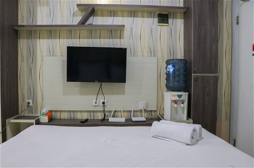 Photo 11 - Cozy And Enjoy Studio Room At Green Pramuka City Apartment