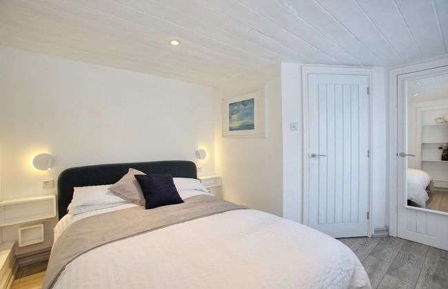 Fantastic 1BD Hideaway, 2 Minutes to the Sea - Photo 1