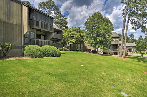 Foto 18 - Quiet Pinehurst Condo With Patio on Golf Course