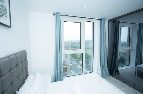 Photo 3 - Highview 2-bed Apartment in London